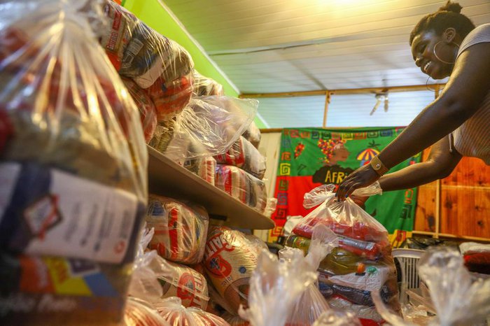 Assim como o auxílio emergencial, a distribuição de cestas básicas não foi suficiente para amenizar o problema - Foto: Arquivo; Jornal da Franca